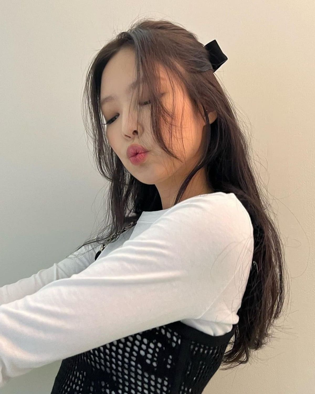 Jennie de BLACKPINK, una de las artistas más influyentes del K-pop, destacando por su talento y estilo único. / Foto: Especial