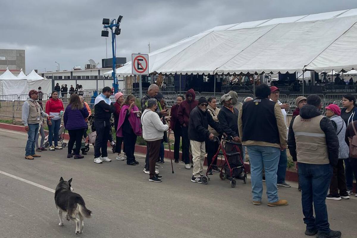 Llegan cientos a evento que encabezará Claudia Sheinbaum en Rosarito