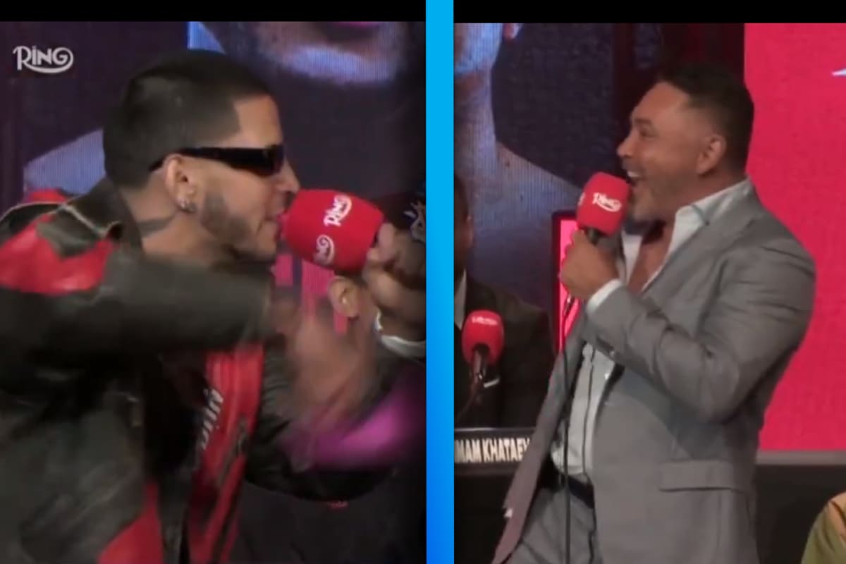 VIDEO: Edgar Berlanga le lanza lencería a Óscar de la Hoya en medio de rueda de prensa