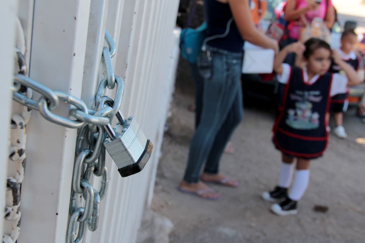 Podrían cerrar 10 escuelas de BC por falta de matrícula