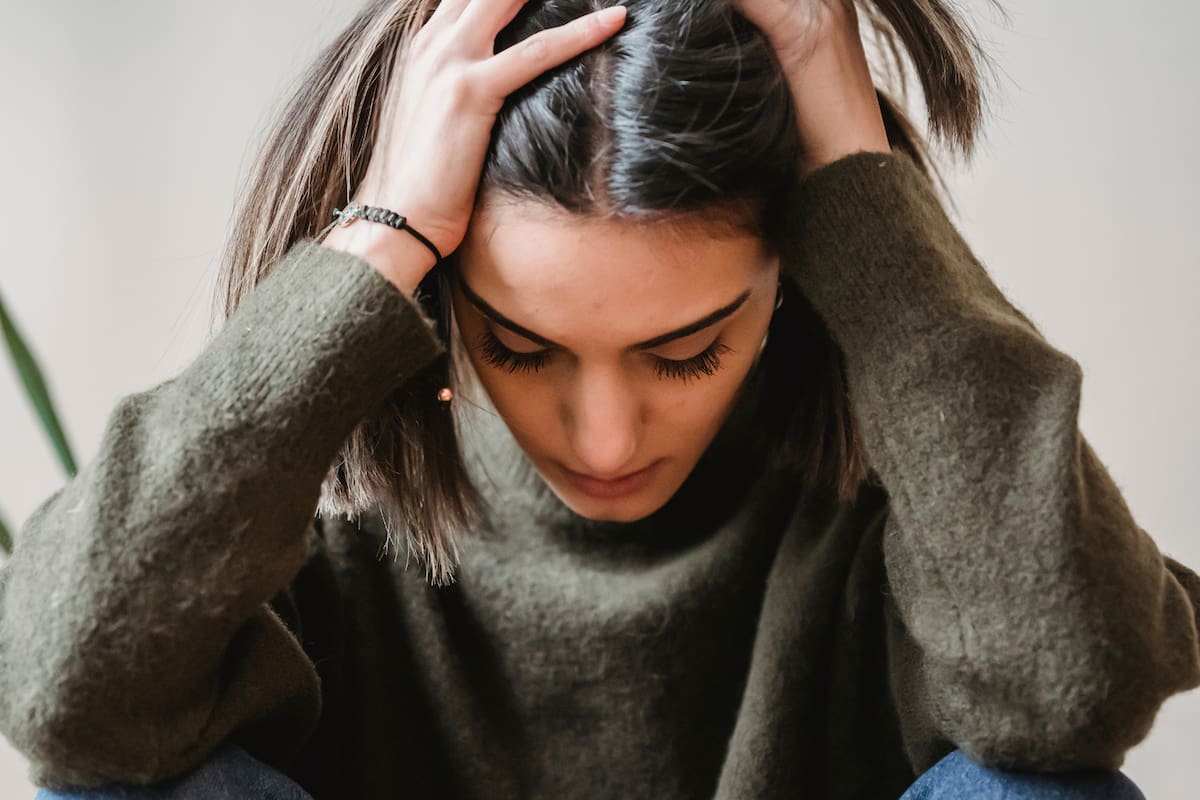 Por qué los cambios meteorológicos pueden detonar crisis en personas con migraña