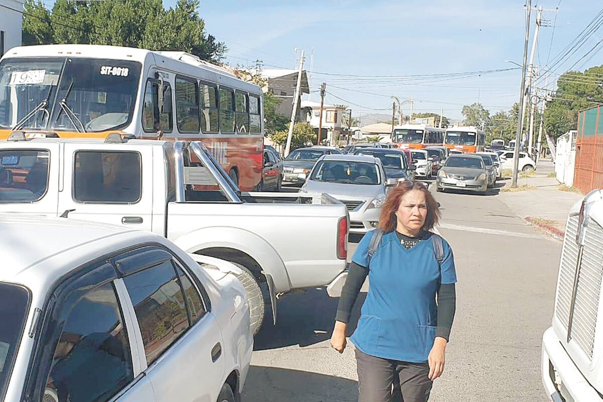 Ex concesionarios bloquean bulevares; hoy otra vez lo harán