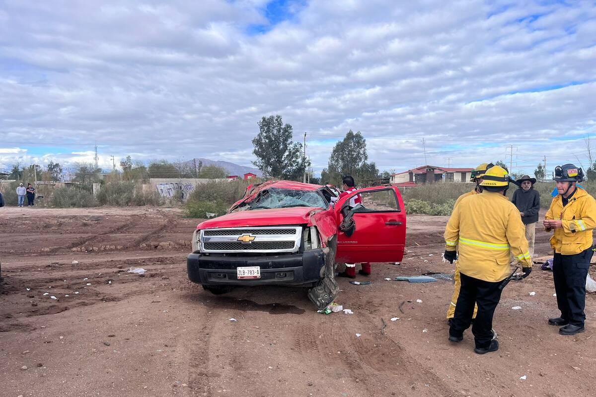 Tres lesionados tras volcadura en curva a Santa Isabel
