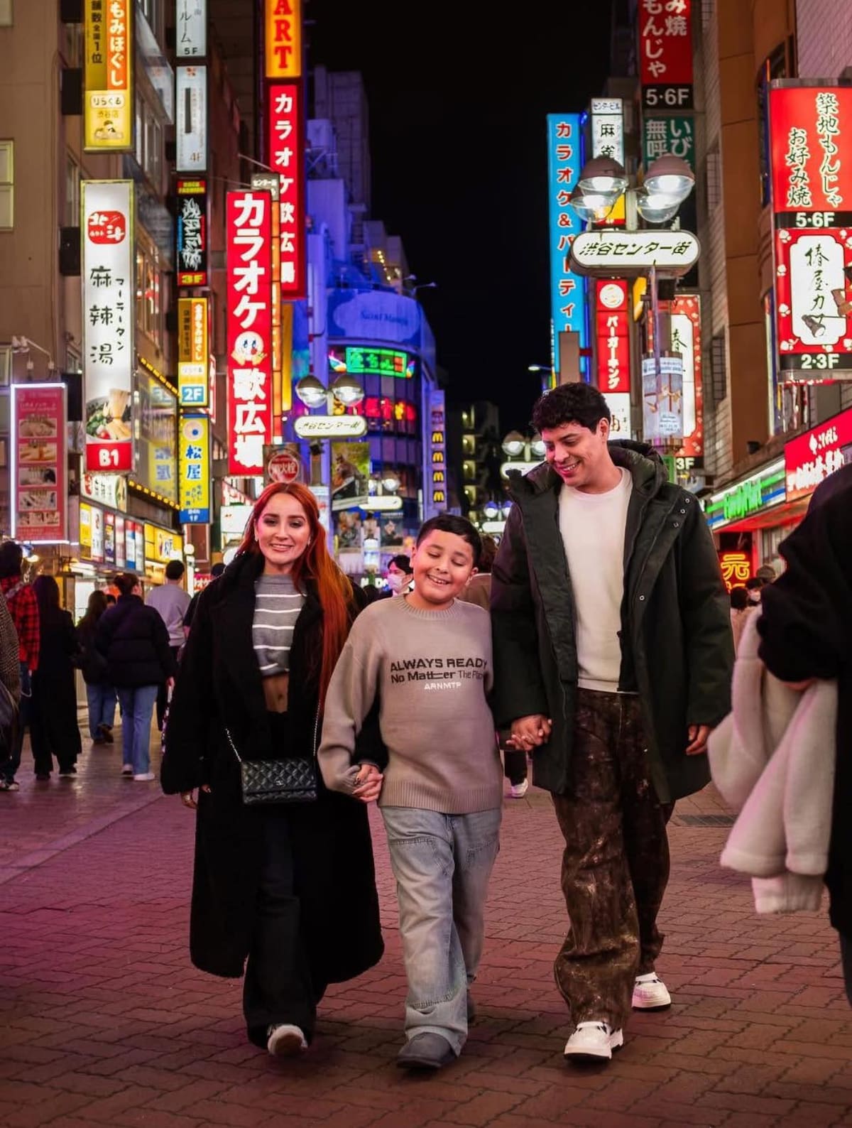 El cantante se tomó una pausa para viajar a Japón con su familia y amigos, celebrando el cumpleaños de su hijo y compartiendo la experiencia en redes. Foto: Cortesía