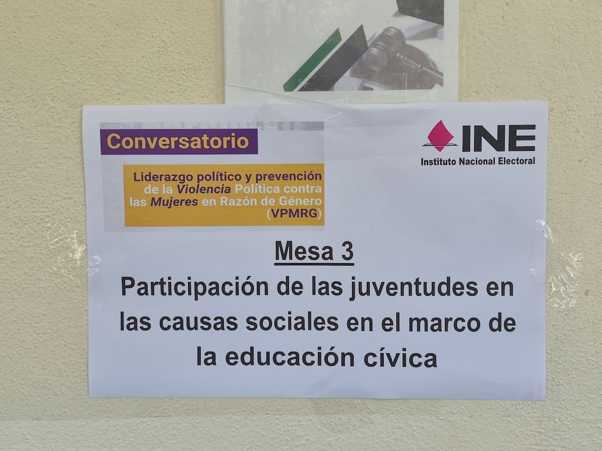 Estudiantes de la UABC participaron en mesas de diálogo organizadas por el INE para debatir temas de ciudadanía, liderazgo juvenil, participación social y prevención de la violencia política de género. Foto: Michelle Castillo.