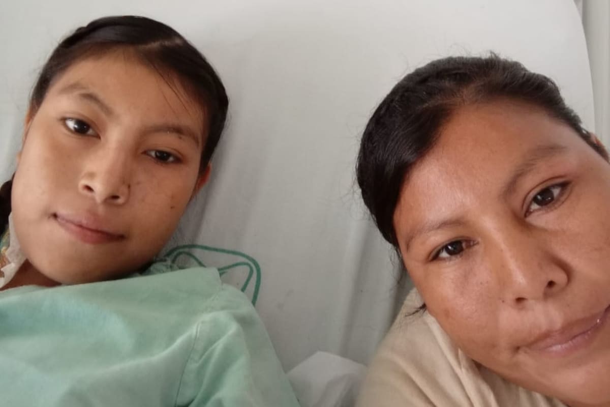 Margarita Moroyoqui acompaña a su hija Lluvia Judith en el Hospital Infantil del Estado de Sonora y solicita apoyo para su cirugía tras un accidente