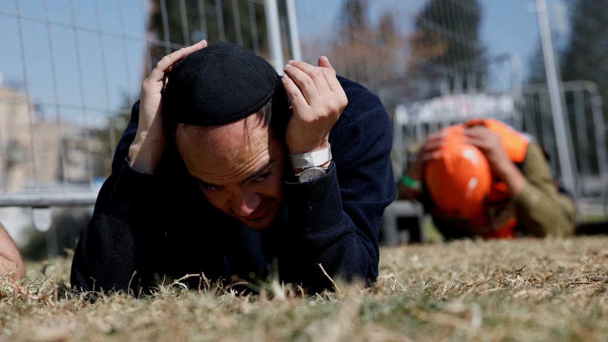 Ataque con misil desde Irán sacude Tel Aviv y alcanza zona cercana a aeropuerto