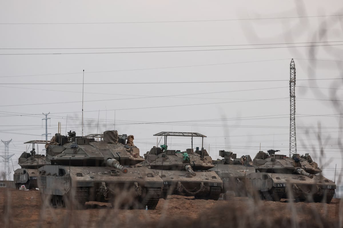 Tanques israelíes avanzan en Gaza mientras académicos denuncian genocidio