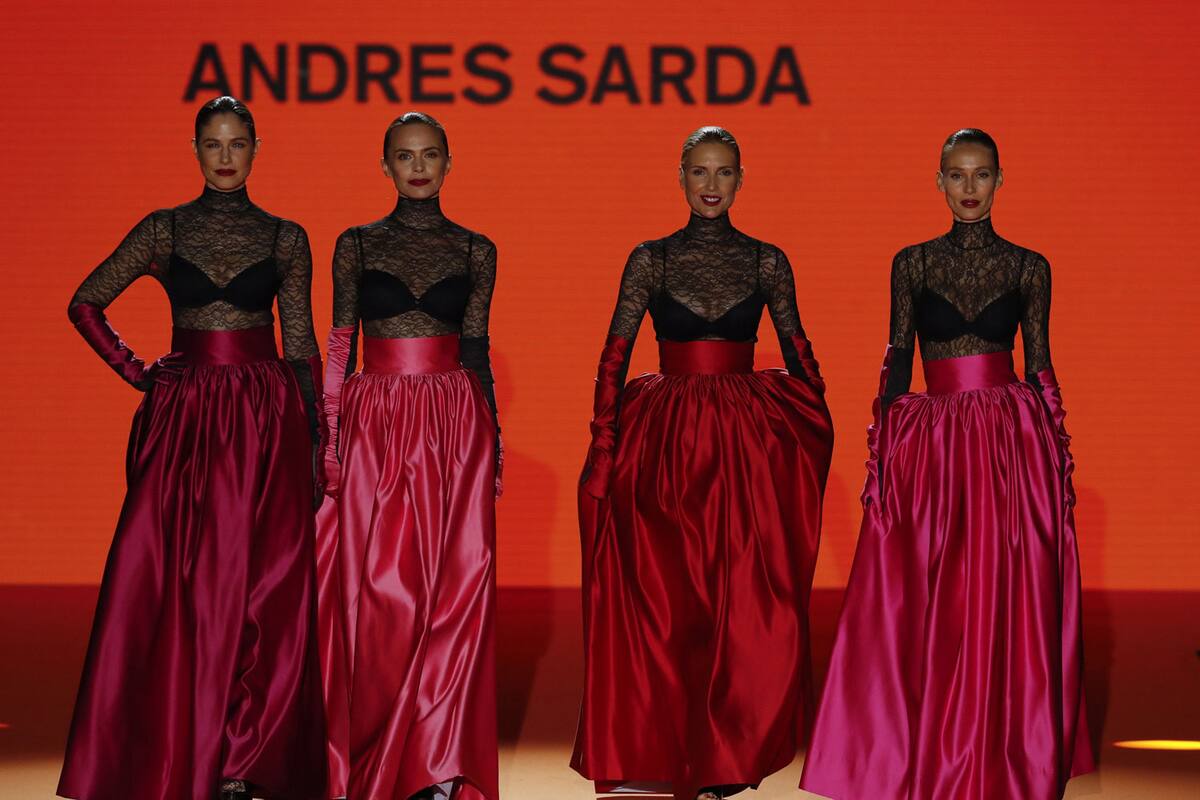 Juntas en la pasarela musas de Andrés Sardá, quince años después