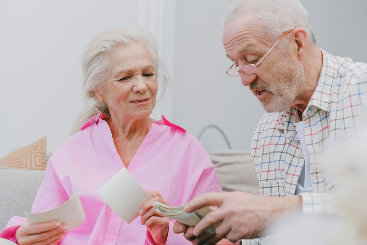 Los adultos mayores son el blanco principal de fraudes inmobiliarios en México por la brecha digital y la falsificación de escrituras, según reporta la firma legal Kallify