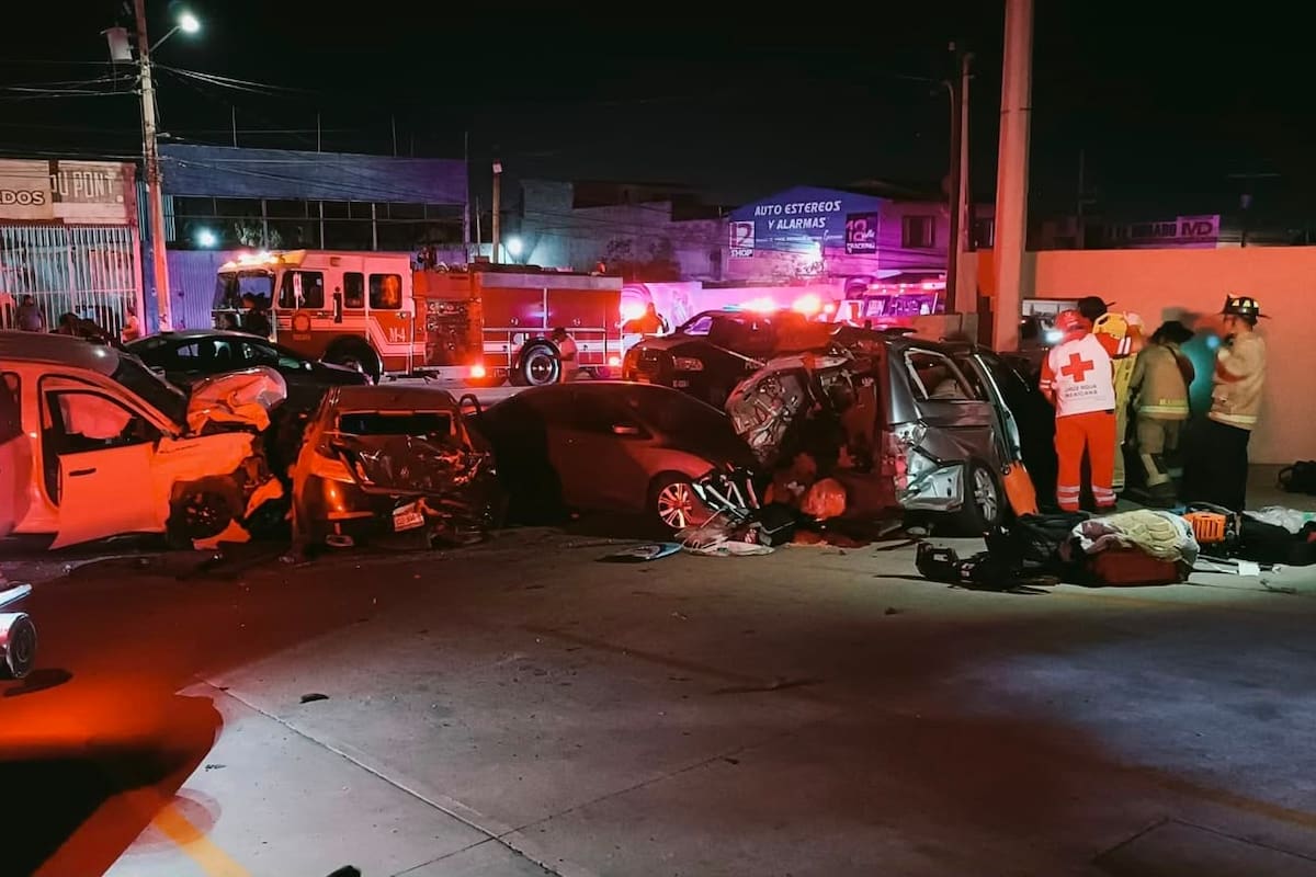 Choque múltiple en Tijuana deja una mujer muerta y cuatro menores heridos