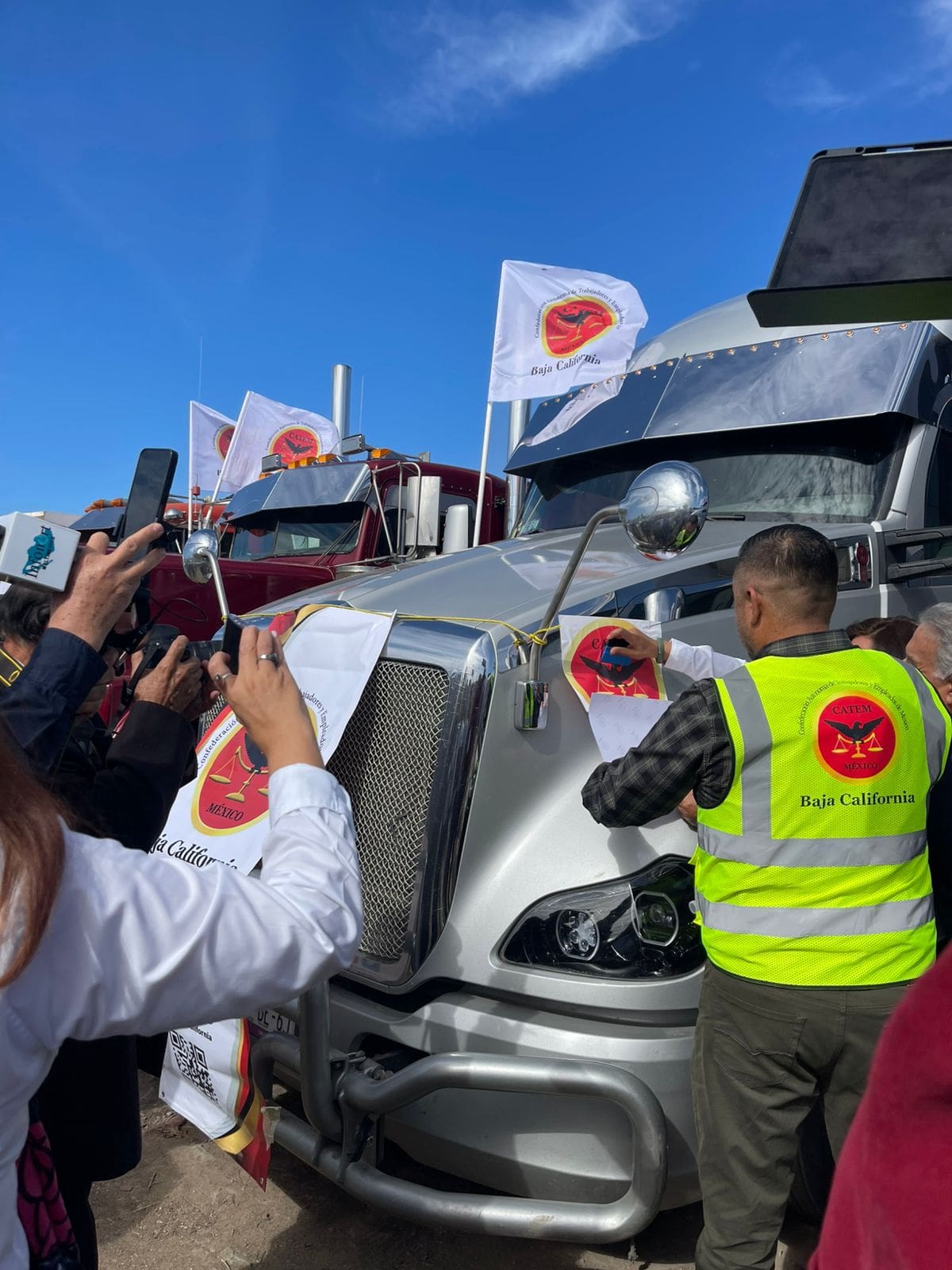 Operadores de carga pesada señalaron acoso por parte de elementos de la Guardia Nacional, por lo que decidieron adherirse a la Catem para recibir respaldo y representación. Foto: Carmen Gutierrez