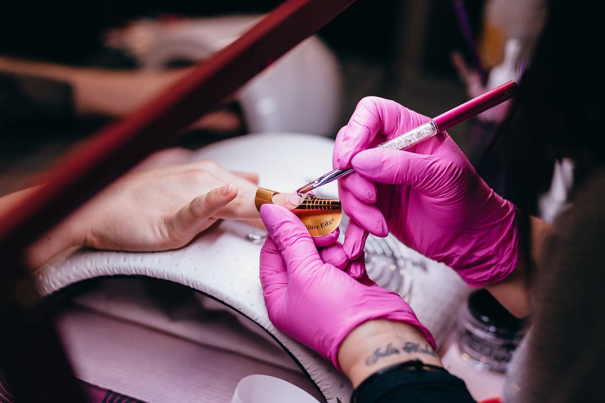 Morderte las uñas puede ser un foco de enfermedades