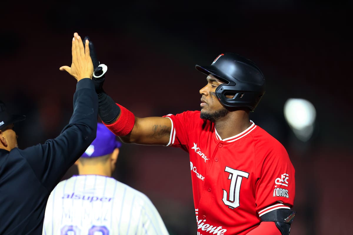 Una gran salida de David Reyes y un ataque de seis carreras en la cuarta entrada le dieron el triunfo a los Toros por pizarra de 7-6 para barrer a la novena chihuahuense. Foto: Cortesía