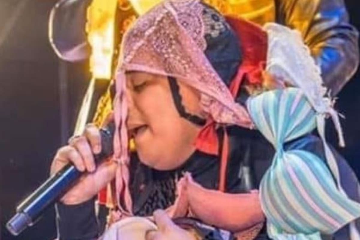 Cubierto de ropa interior femenina, Grupo Firme ofrece concierto