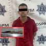 Dos asaltantes roban cigarros y dinero de tienda; uno es detenido