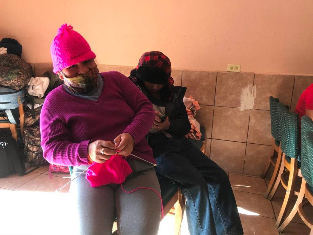 María Castro viaja desde Ecuador junto a su esposo José y su hijo Nicolás.