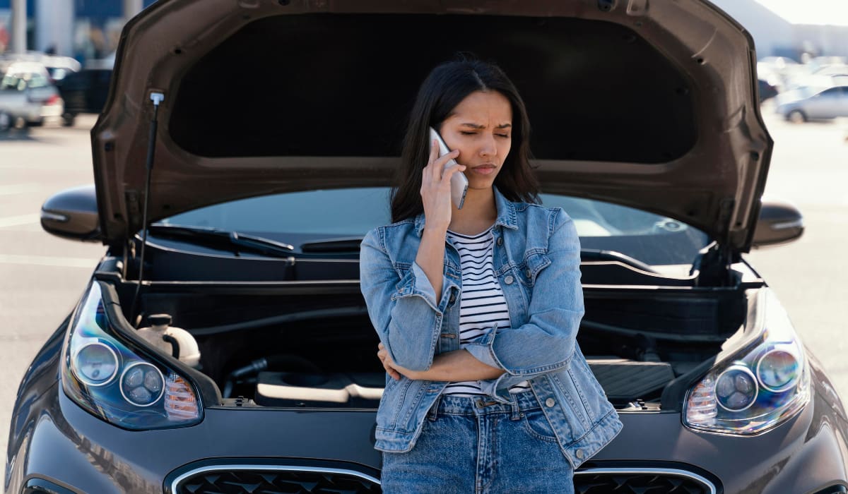 Chocaste tu auto nuevo: ¿sigues pagando aunque sea pérdida total?