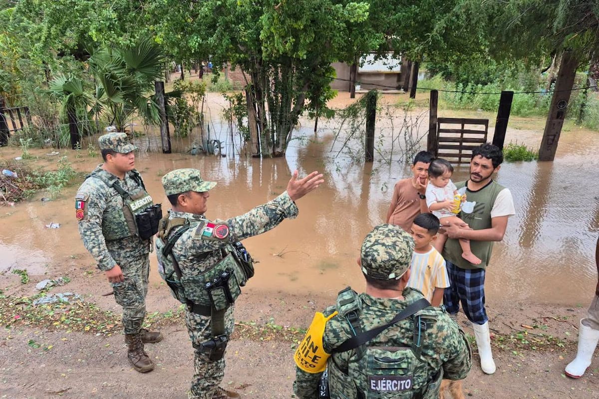 Tras las lluvias de Polo en Navojoa, Defensa y Guardia Nacional brindan auxilio en Bacabachi y Jirocobampo, mientras continúa la entrega de alimentos a comunidades afectadas de Sonora