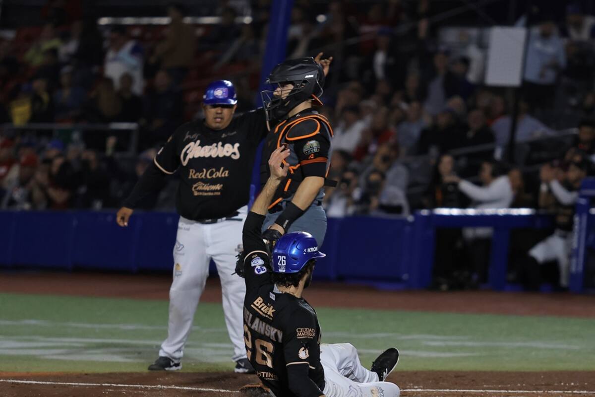 Apalean y eliminan a los Naranjeros