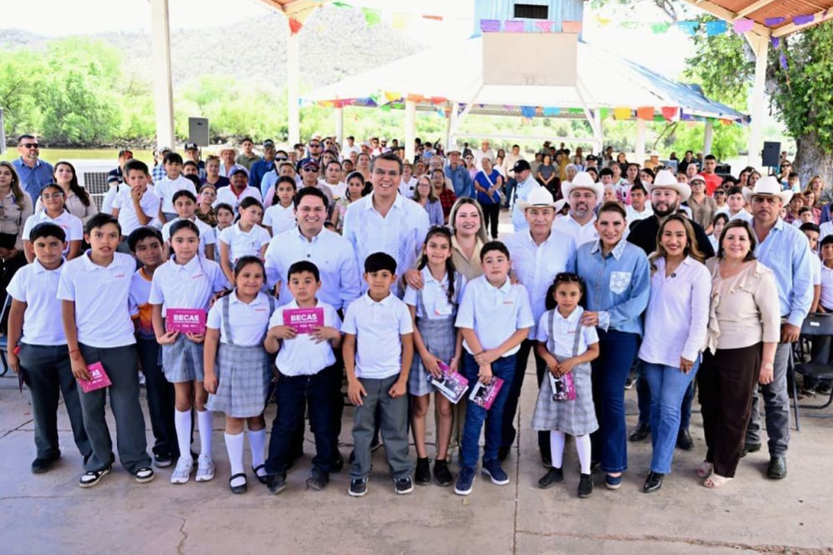 Durazo entrega becas y apoyos en Soyopa y Mazatán; inversión supera 290 mil pesos