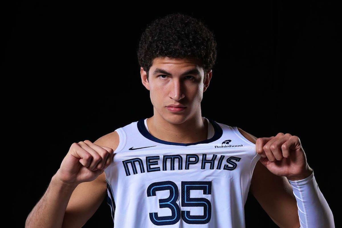 Debuta Karim López como jugador de NBA
