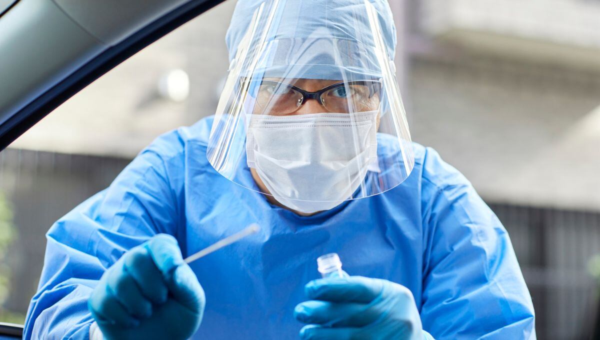 La FDA analiza colocar una advertencia de recuadro negro en las vacunas contra el covid-19.