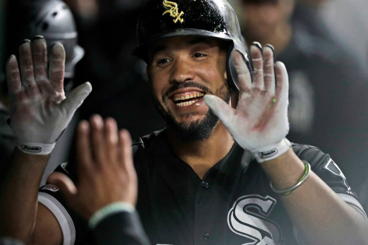 Tres años y 50 mdd para José Abreu con los Medias Blancas