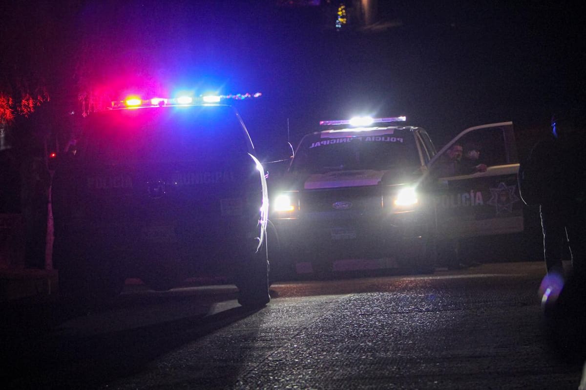 La víctima, de 50 a 55 años, fue atacada a balazos mientras caminaba entre las calles Artículo 5 y Artículo 14; en el lugar se hallaron indicios balísticos. Foto: Border Zoom