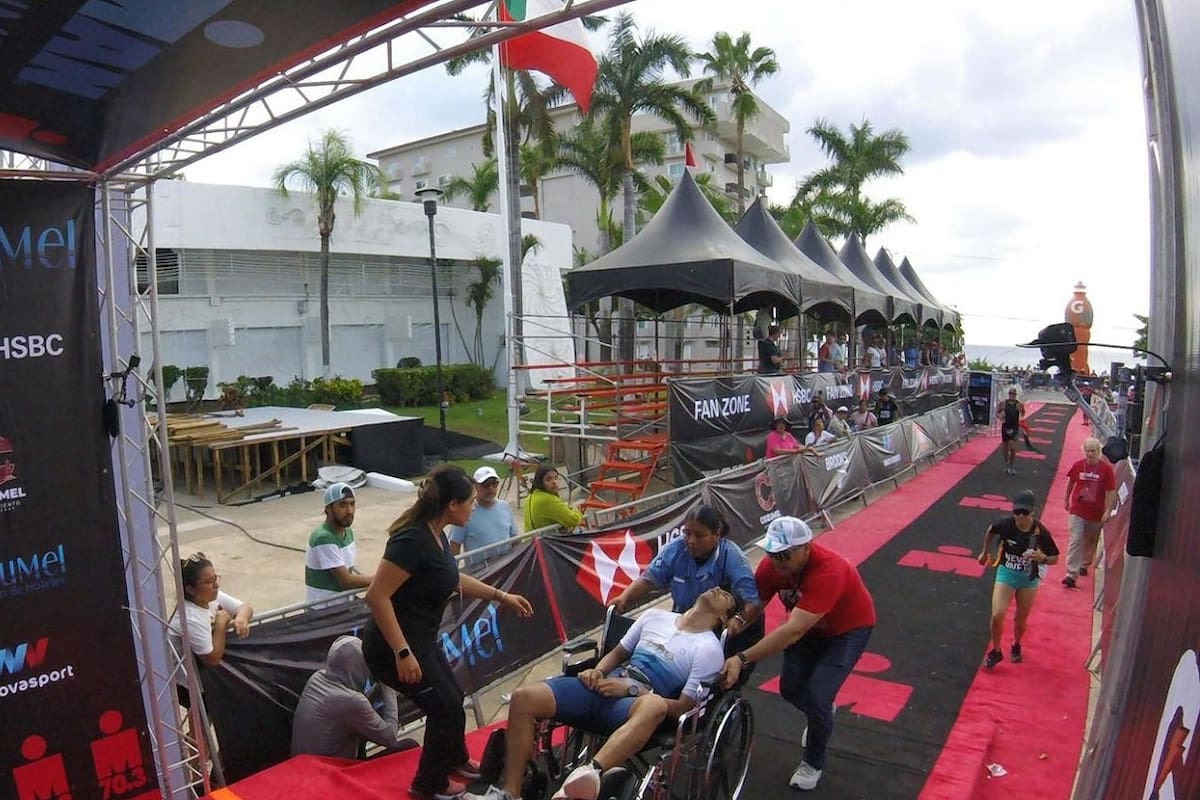 Piden apoyo para joven que colapsó en competencia Ironman