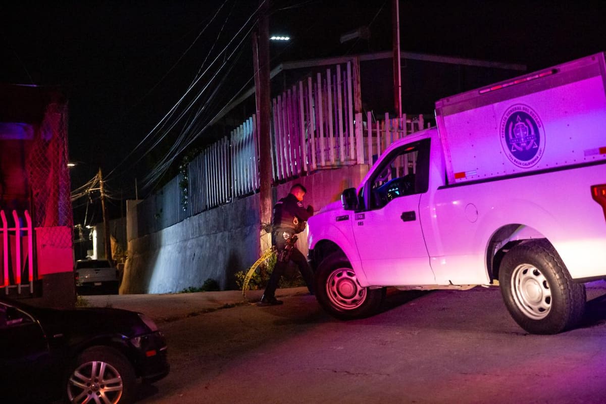 La víctima fue localizada en el patio de una vivienda; no hay detenidos. Foto: Border Zoom