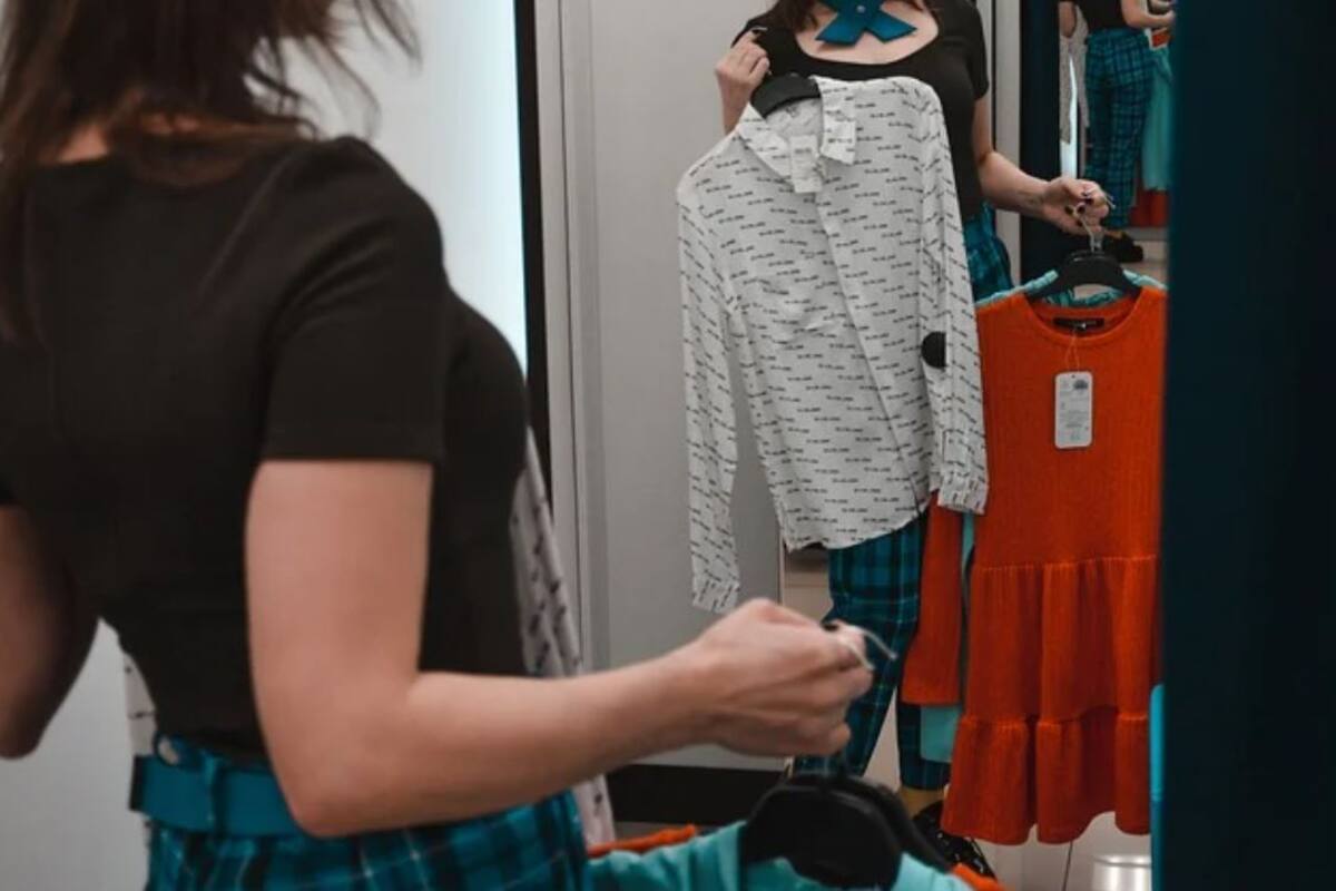 Detienen a hombre por espiar mujer que se probaba ropa en plaza de Río Sonora