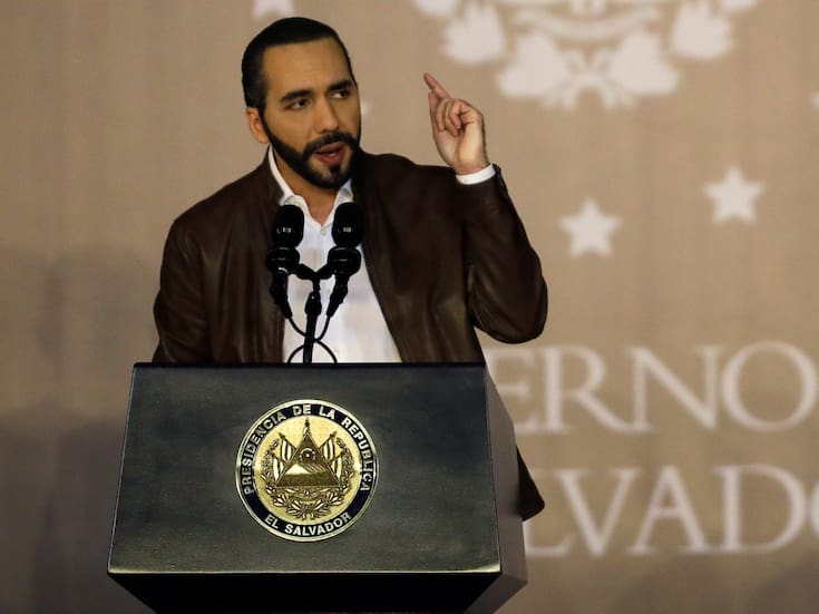 Bukele alcanza niveles históricos de aprobación impulsado por subsidios, aumentos salariales y nuevos programas sociales