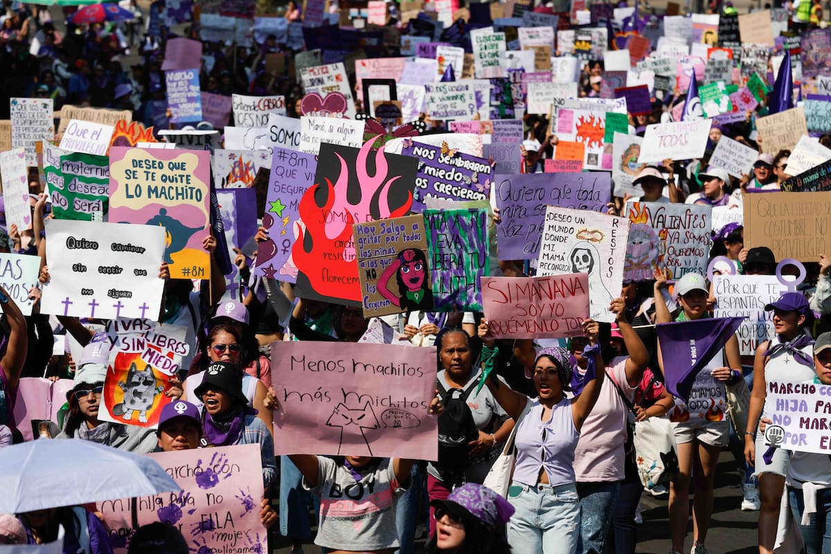 CIUDAD DE MÉXICO, March/Marcha/Mujeres.- Domingo 8 de marzo de 2026. Aspectos de la marcha en la Ciudad de México, en Paseo de la Reforma por el Día Internacional de la Mujer. Foto: Agencia EL UNIVERSAL/Diego Simón Sánchez/RDB