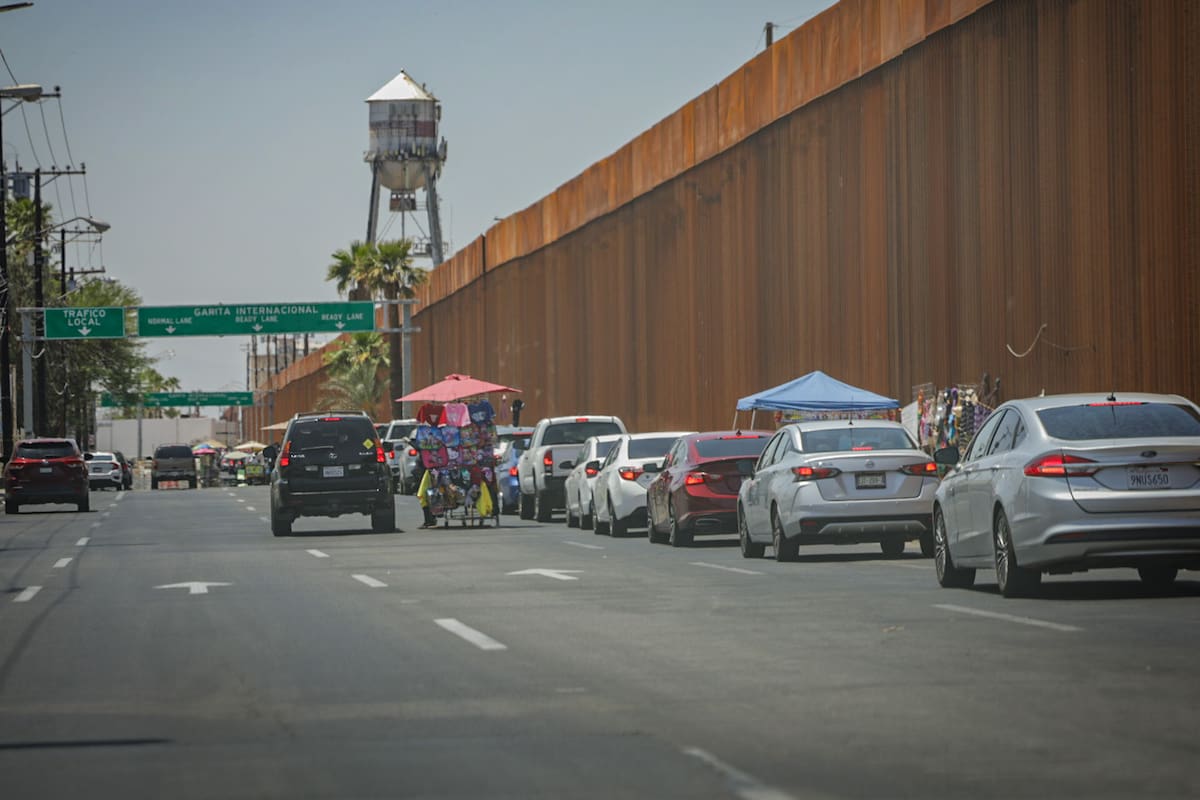 Tiempo de garitas: hasta 1 hora de fila en garita Centro y 40 minutos en garita Nuevo Mexicali