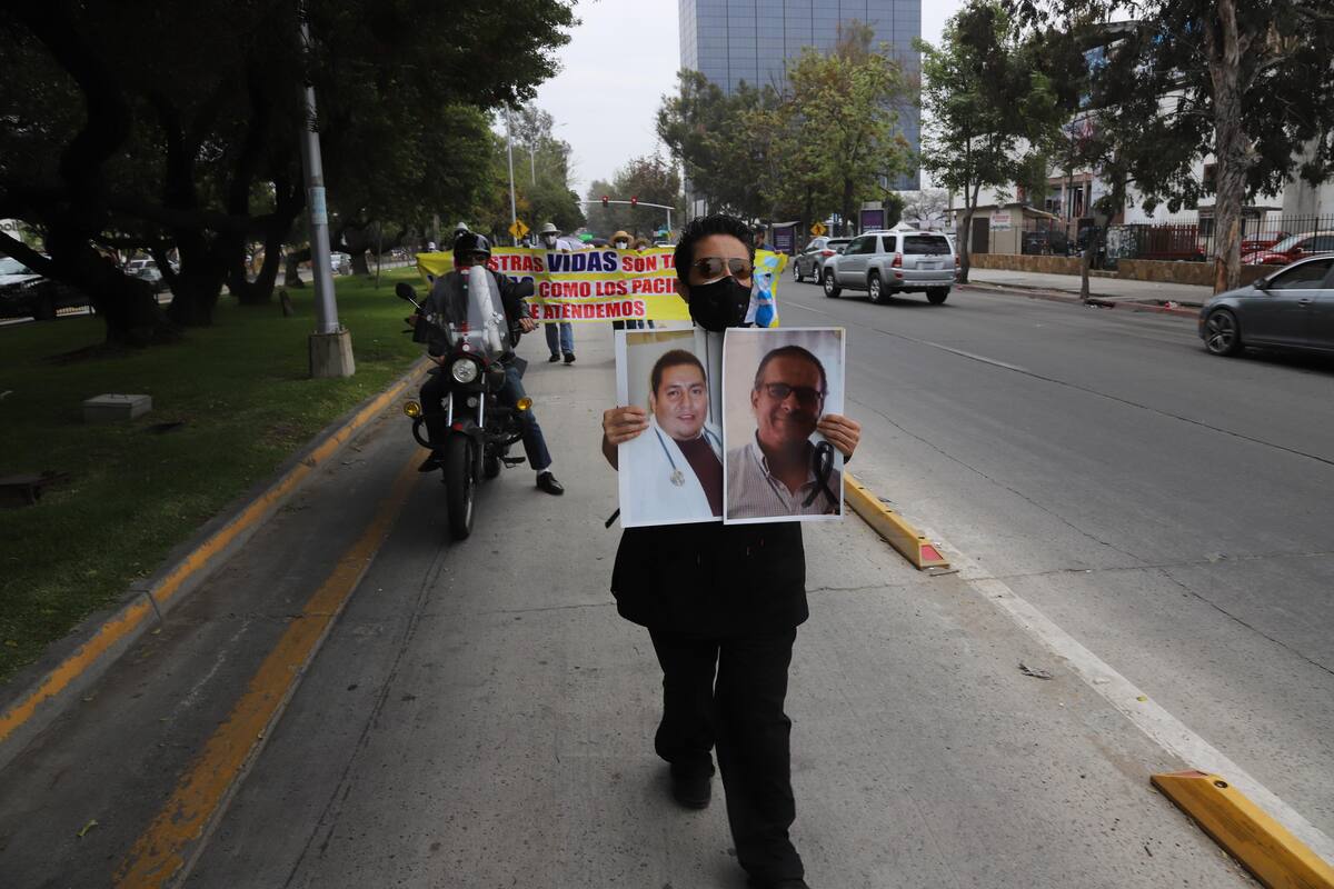 Temen médicos tercera ola; piden ser vacunados