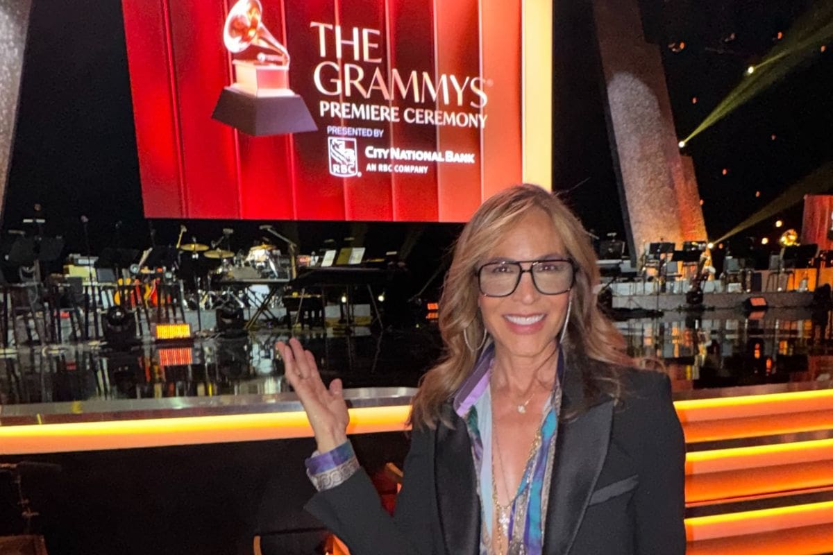 Sylvia Villagrán, la locutora de raíces sonorenses cuya voz aparece en los Oscar, los Grammy, el Super Bowl y muchas más ceremonias