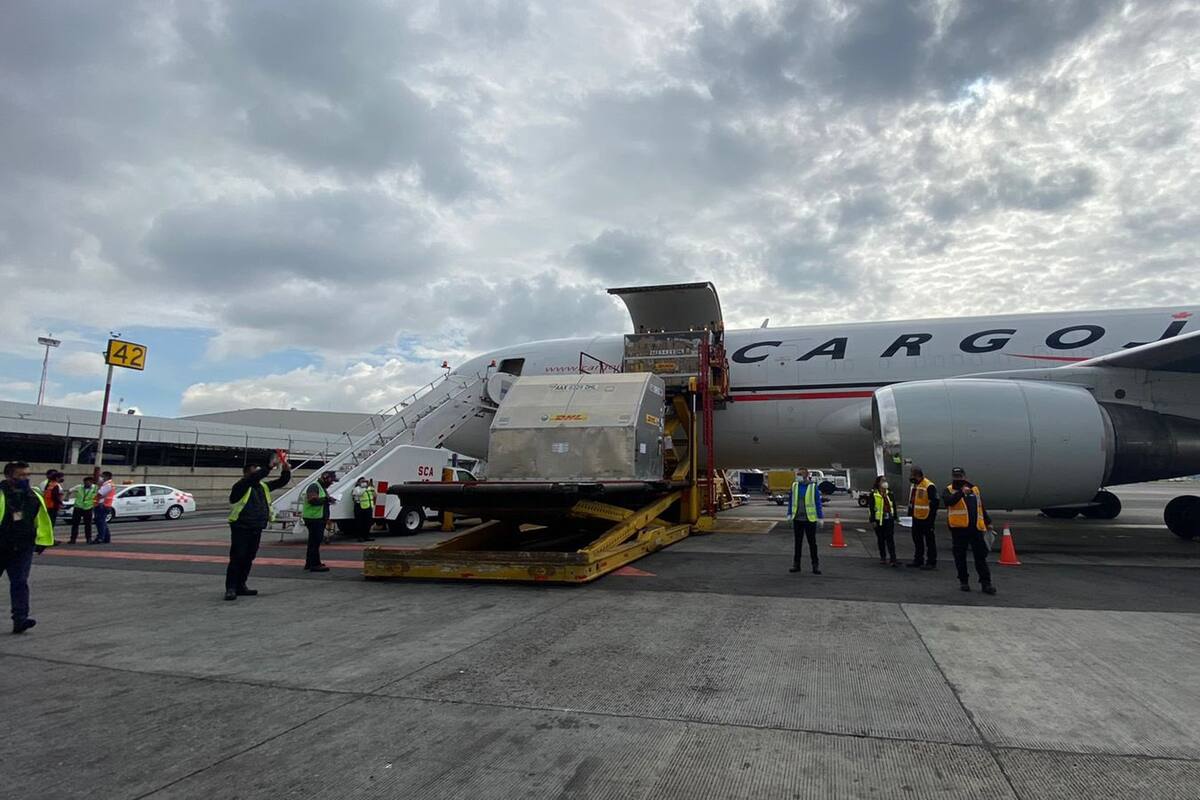 Covid-19: Llegan a México 291 mil 330 vacunas de Pfizer
