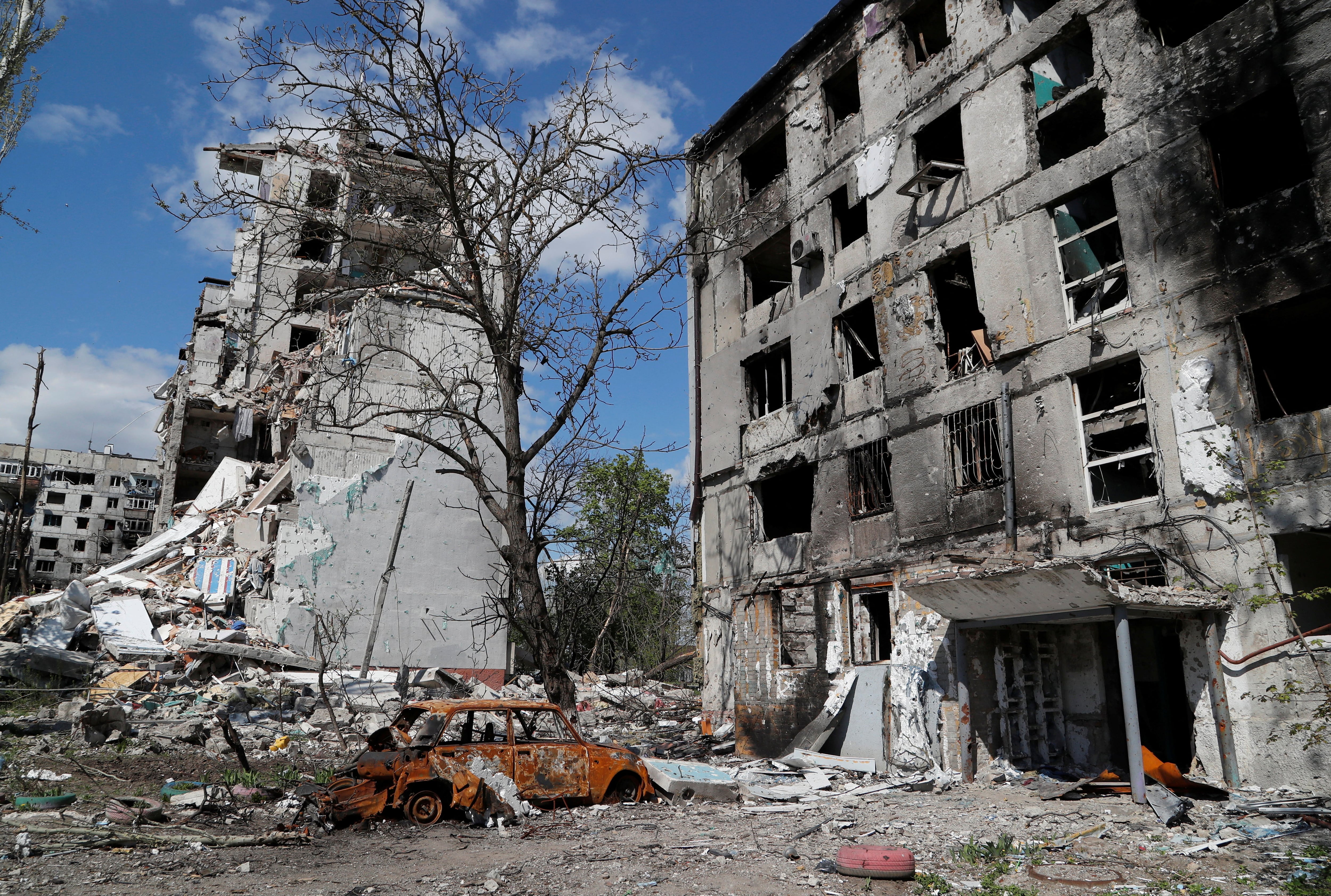 Edificios de apartamentos fuertemente dañados durante el conflicto entre Ucrania y Rusia en la ciudad portuaria del sur de Mariúpol, Ucrania 28 de abril de 2022. Imagen tomada el 28 de abril de 2022. REUTERS/Alexander Ermochenko