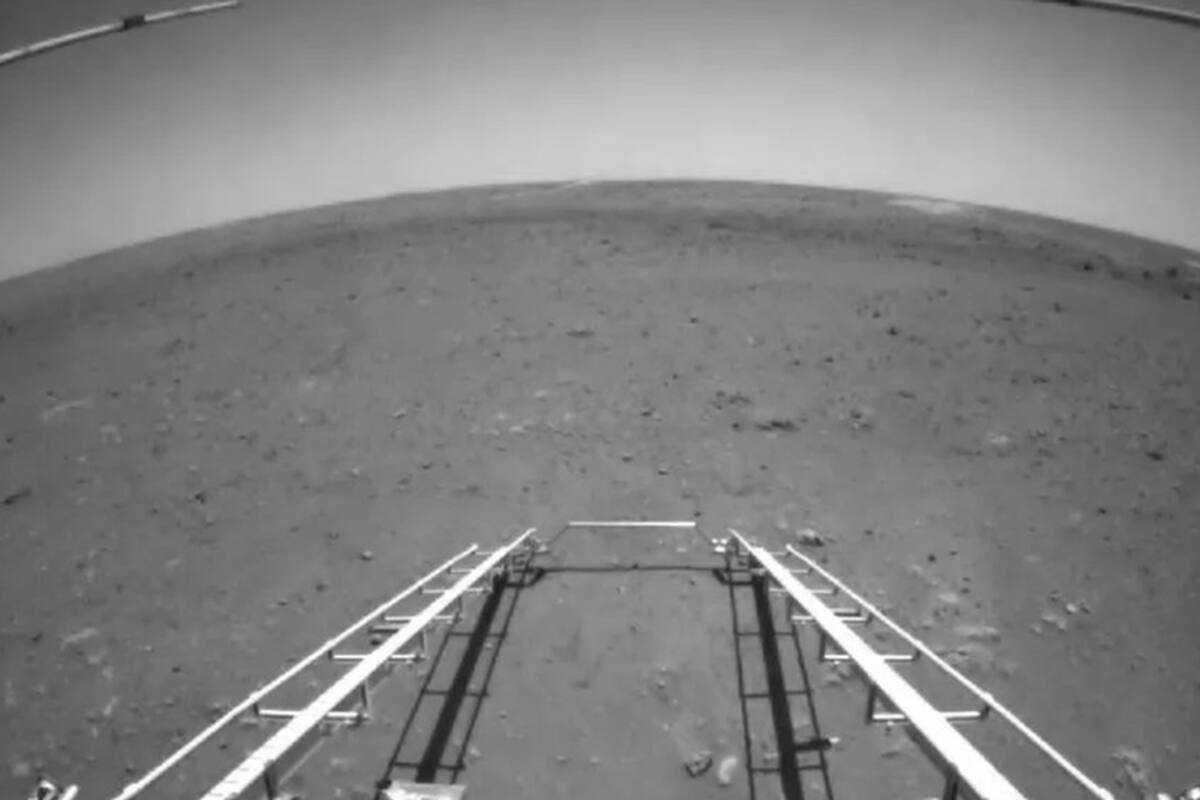 Las primeras imágenes tomadas por Zhurong, el robot de China que aterrizó en Marte