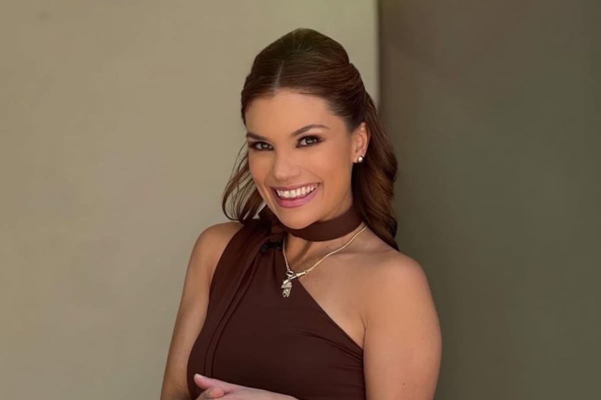 Tábata Jalil se equivoca en vivo al mencionar farmacia durante publicidad en programa de Radio Fórmula