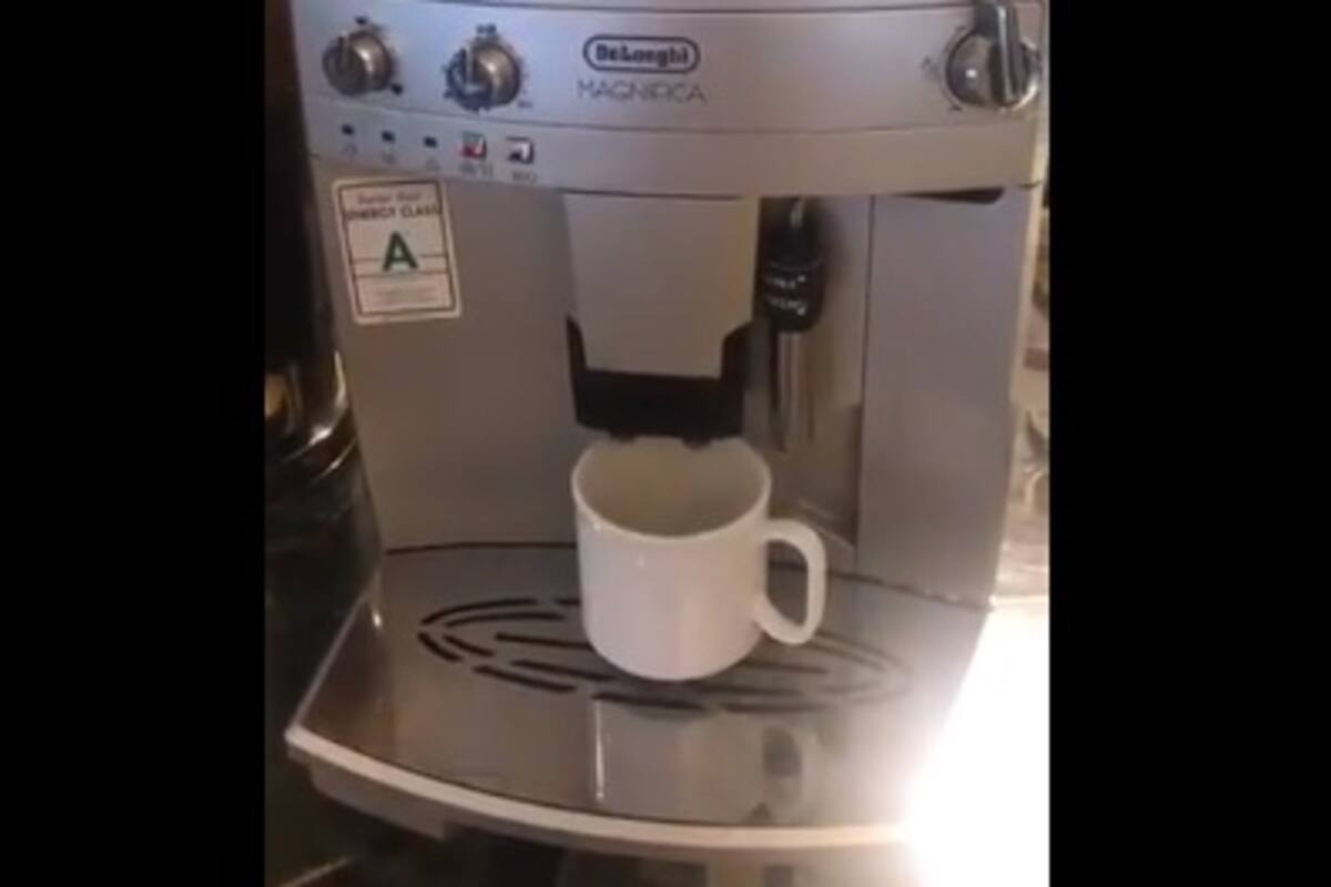 VIDEO: Una cafetera 'desafía' a Britney Spears con su propio 'cover'