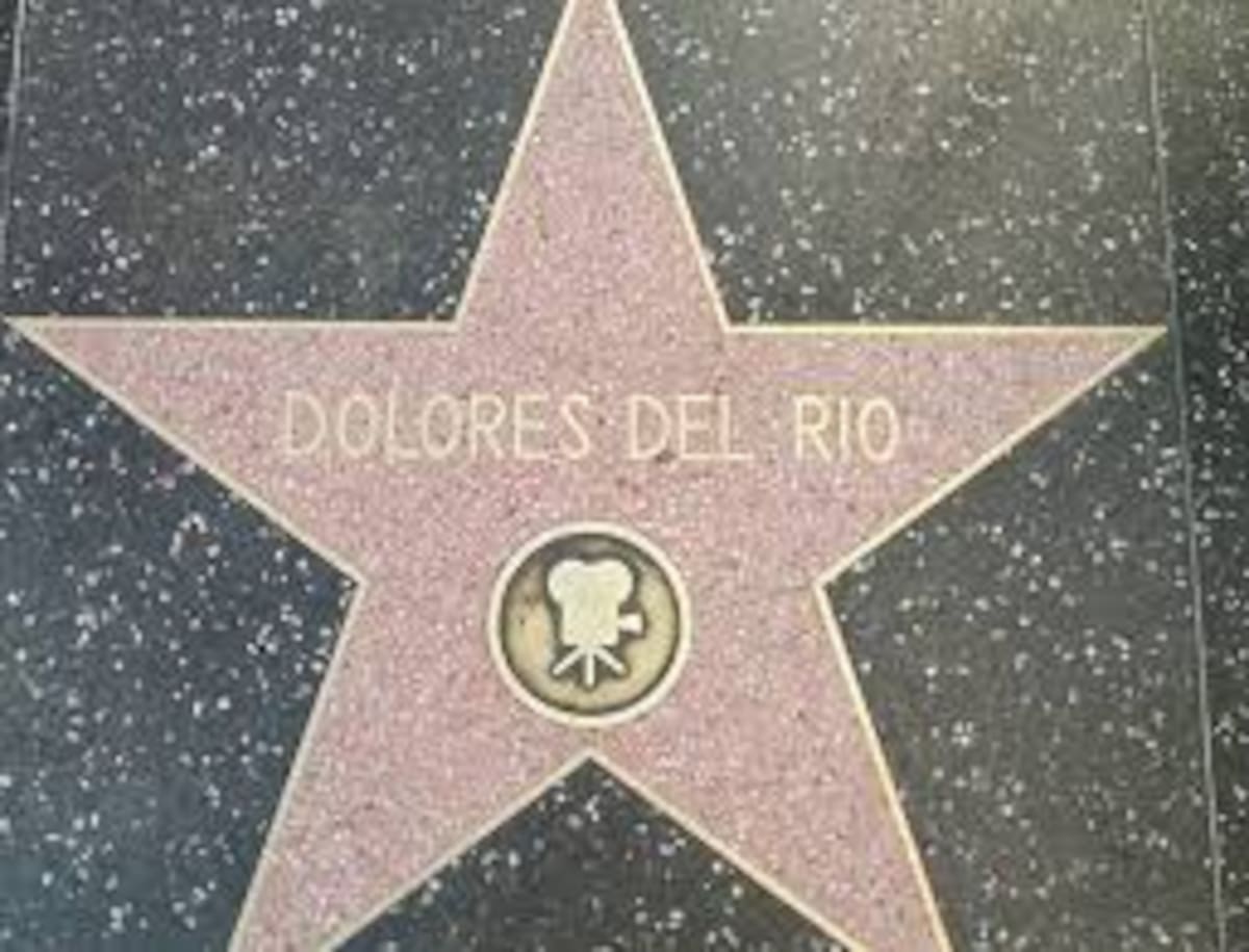 Dolores del Río: Primera actriz latina en brillar en Hollywood.