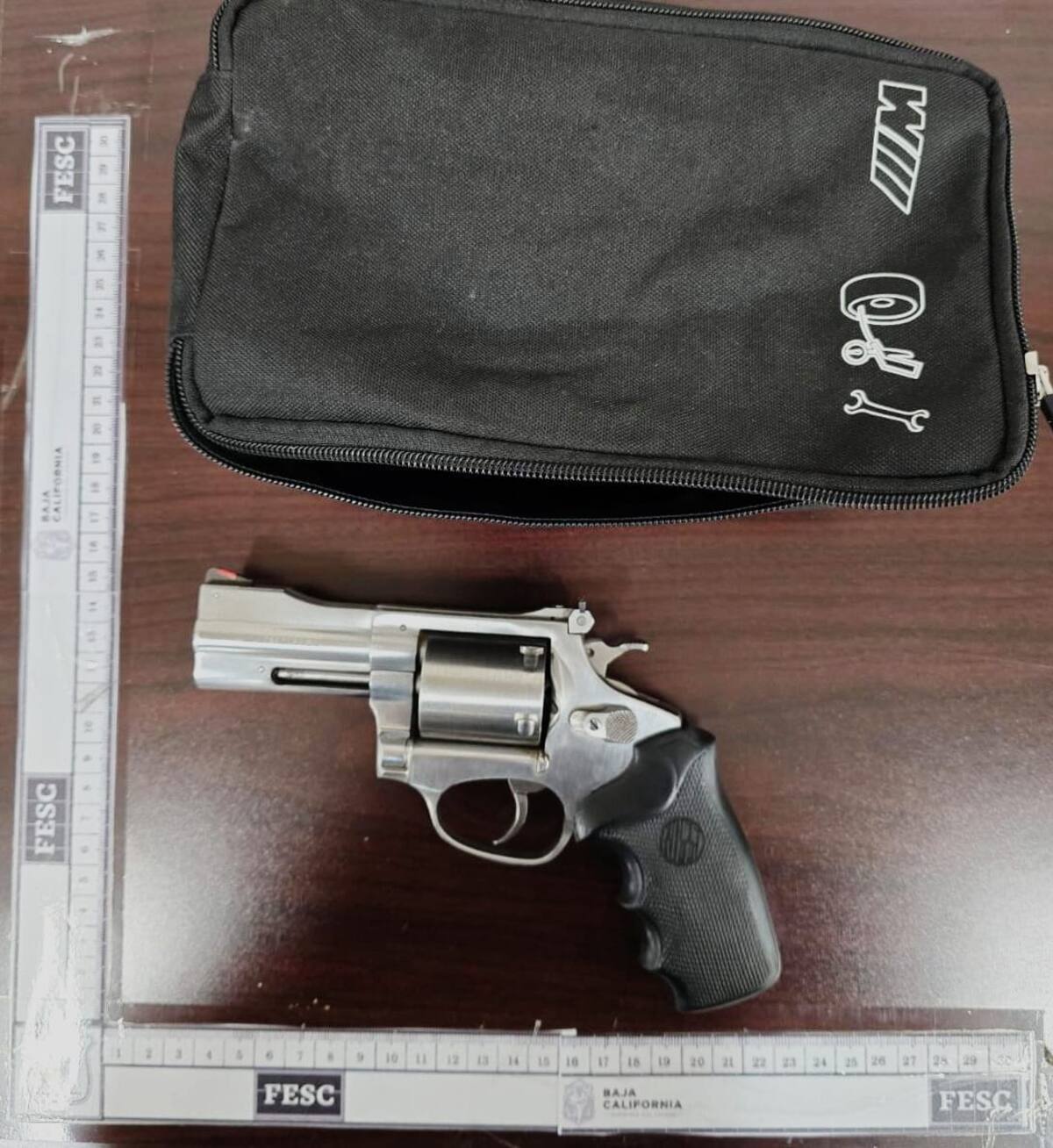 Detienen a tres jóvenes con armas de fuego tras persecución