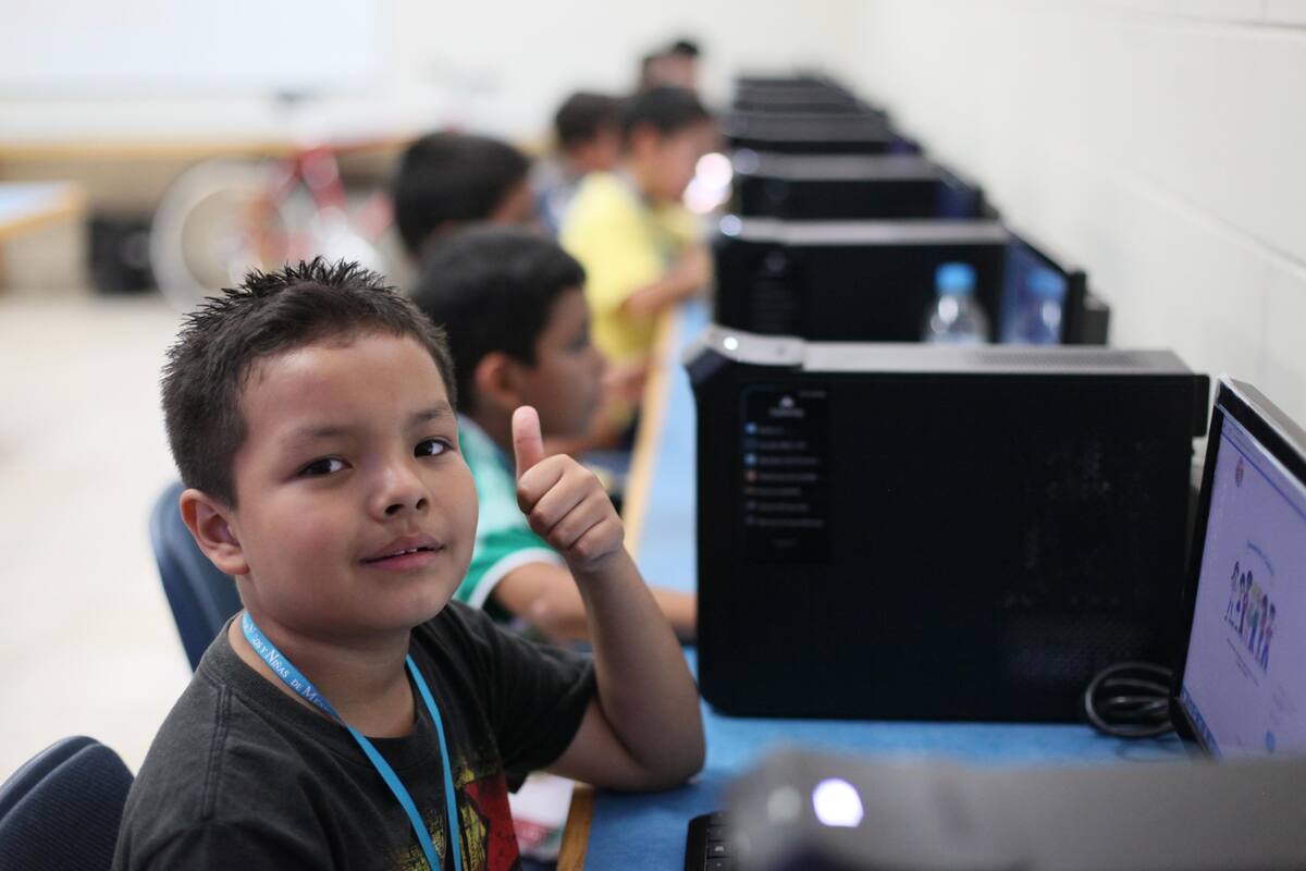 Vuelven a clases 30 millones de estudiantes de manera virtual: SEP
