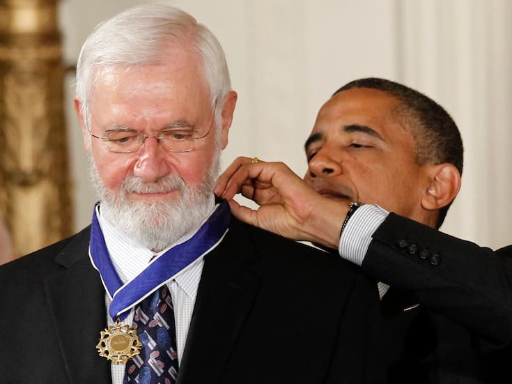 Muere William Foege a los 89 años, el médico que ayudó a erradicar la viruela y salvó millones de vidas