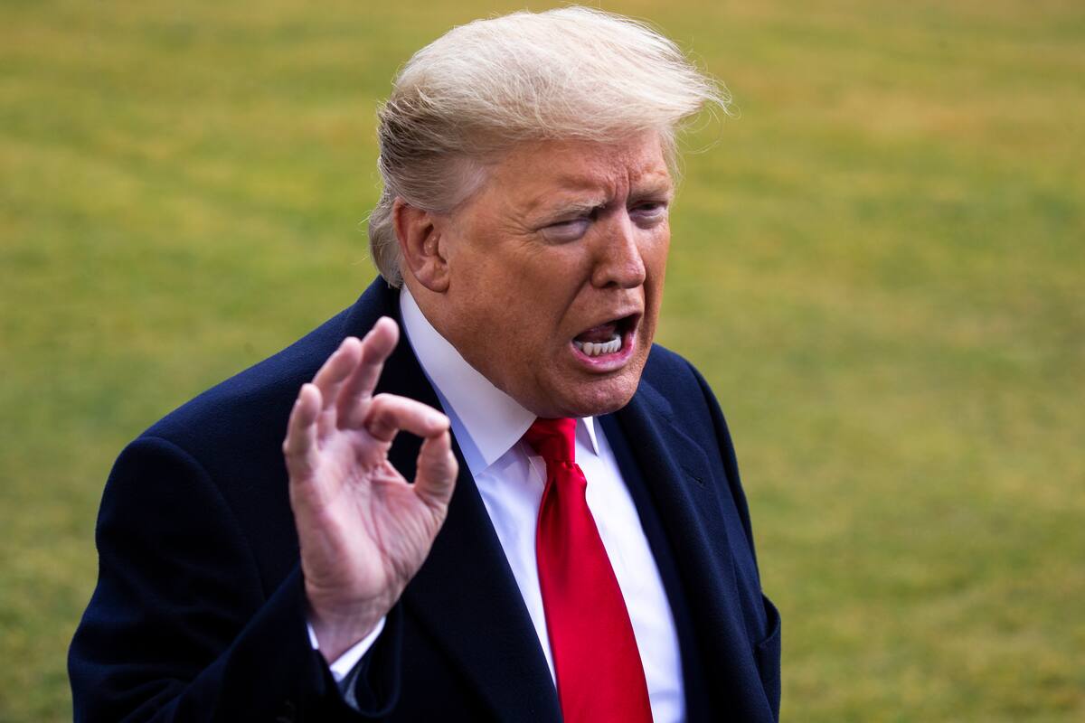 El Tribunal Supremo de EE.UU. decidió este miércoles que el Gobierno del presidente Donald Trump (imagen) puede seguir implementando por ahora el programa "Permanezcan en México", mientras continúa el litigio en las cortes inferiores. EFE/MICHAEL REYNOLDS/Archivo