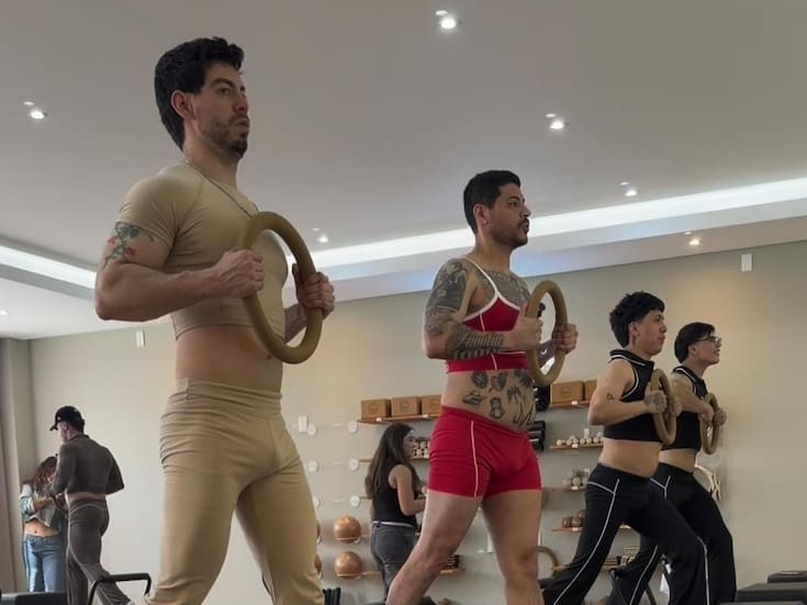 Muy valiente: Eduin Caz se mete a pilates