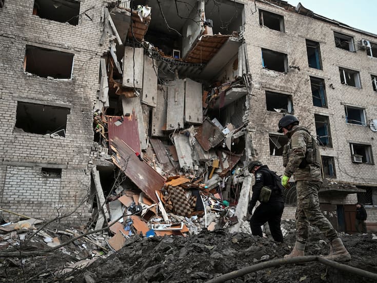 Rusia bombardea red eléctrica de Ucrania: seis muertos y apagones masivos en todo el país