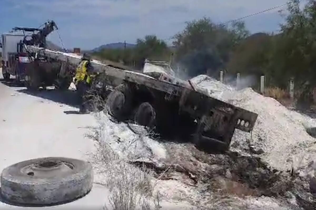 Choque de tráilers provoca incendio en carretera Guaymas-Hermosillo
